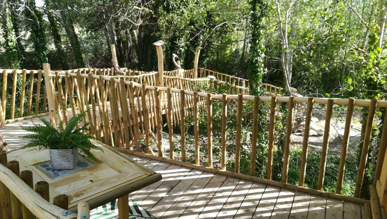La Cabane Perchee Villelaure Exterior photo